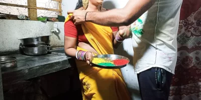 HOLI Par Stunning Bhabhi ko Color Lagakar Kitchen Stand Par Khood Choda